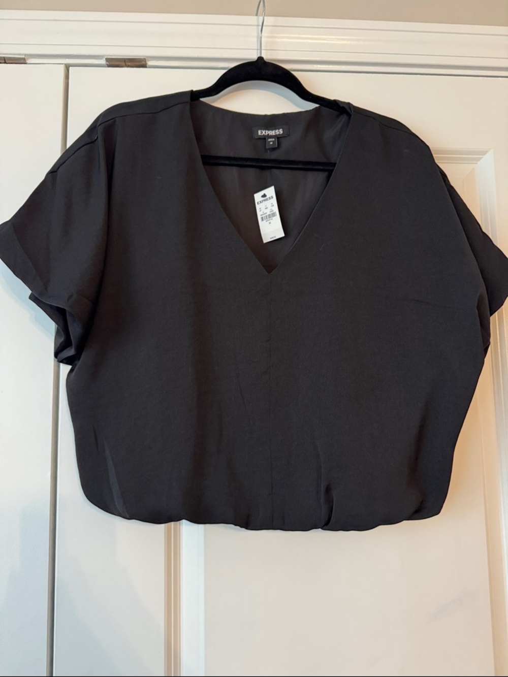 Express Black V-Neck Bubbled Short Sleeve Top